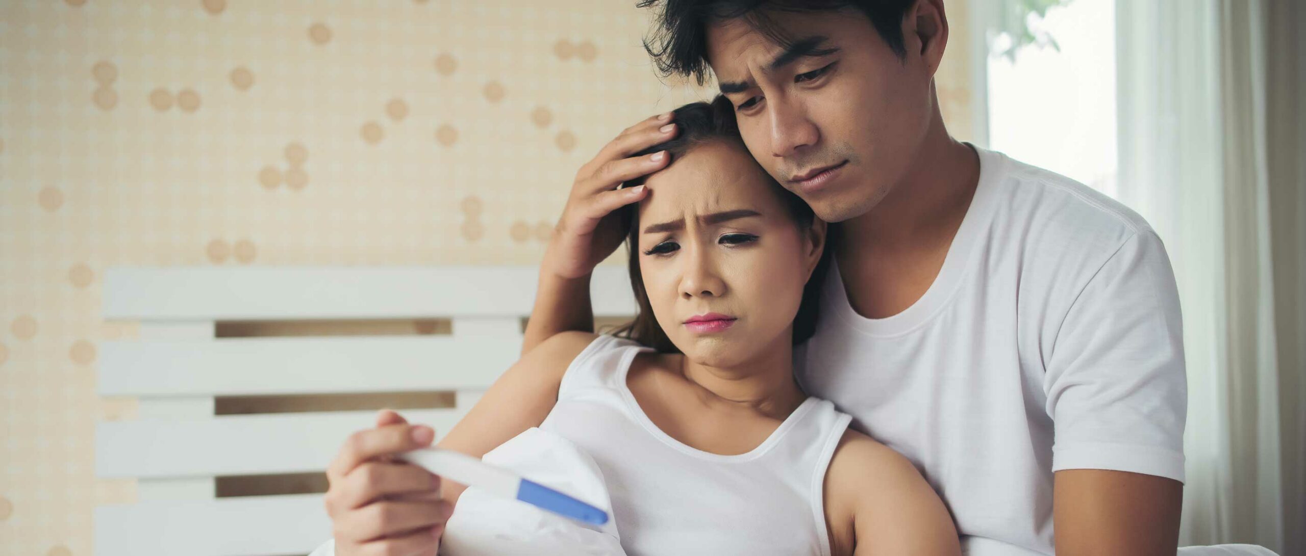 couple-negative-pregnancy